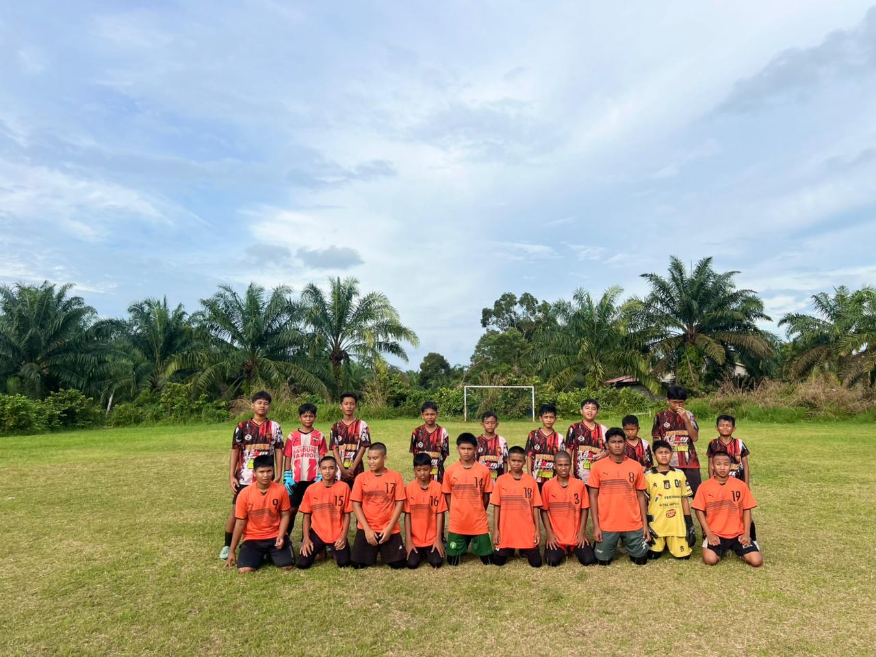 KEGIATAN PERSAHABATAN UNTUK MENINGKATKAN KERJASAMA DI BIDANG EKSTRAKURIKULER SEPAKBOLA